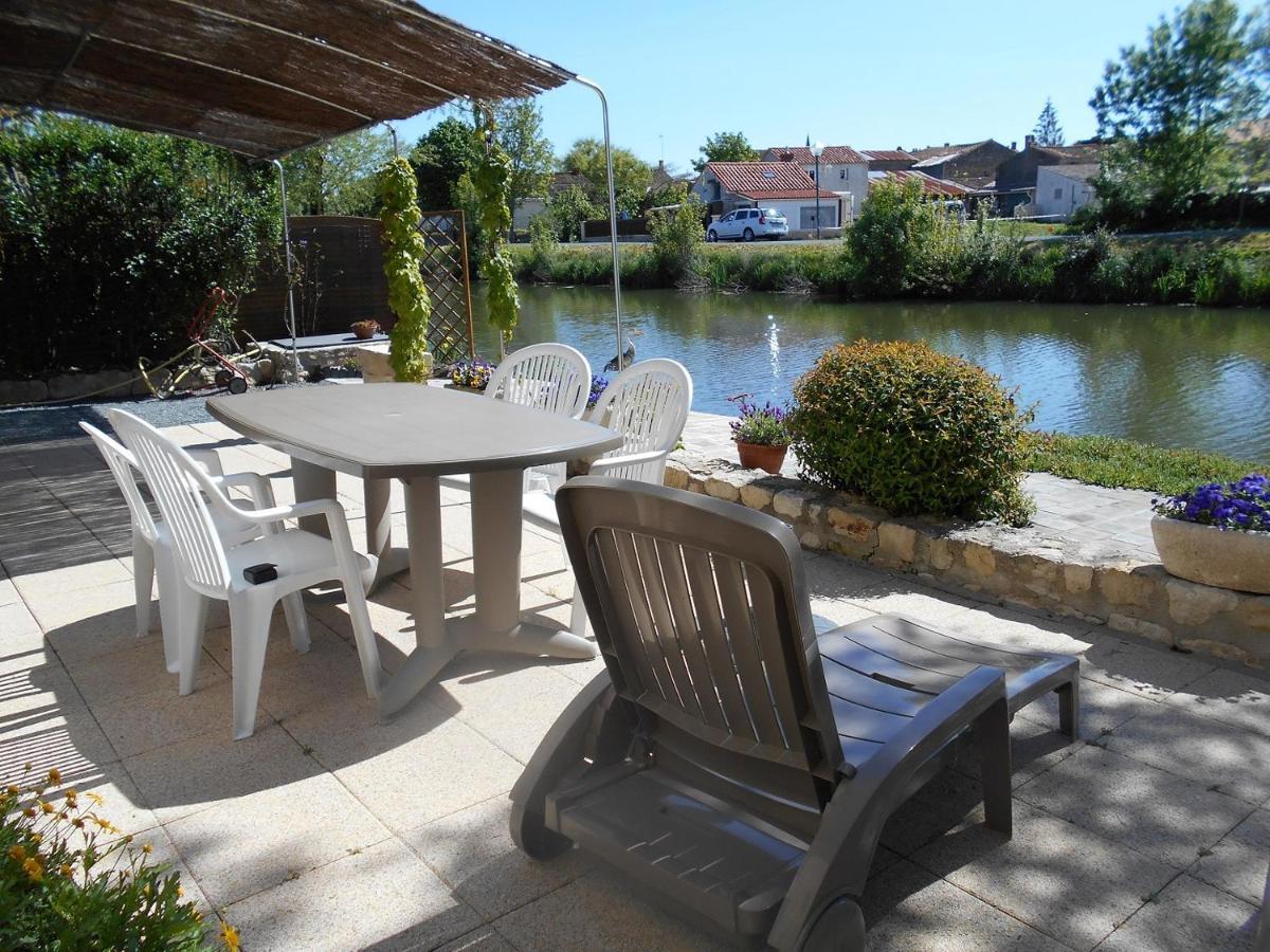 Marais Poitevin Bord Riviere Peche ,Barque, Velos, Wifi, Linge, Cheminee, Cuisine, Terrain De Boules La Taillee Εξωτερικό φωτογραφία